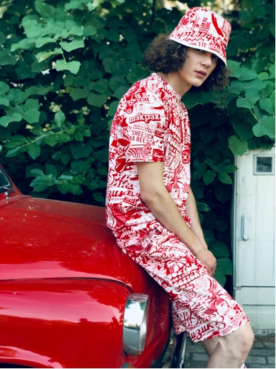 Red pattern, bucket hat